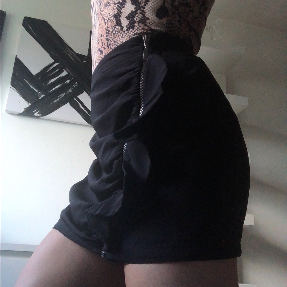 ZARA Ruffle Miniskirt - Picture 3 of 4